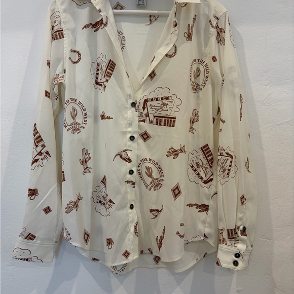 Ariat Women’s Long Sleeve Button Down - Welcome to the Wild West - Picture 2 of 4